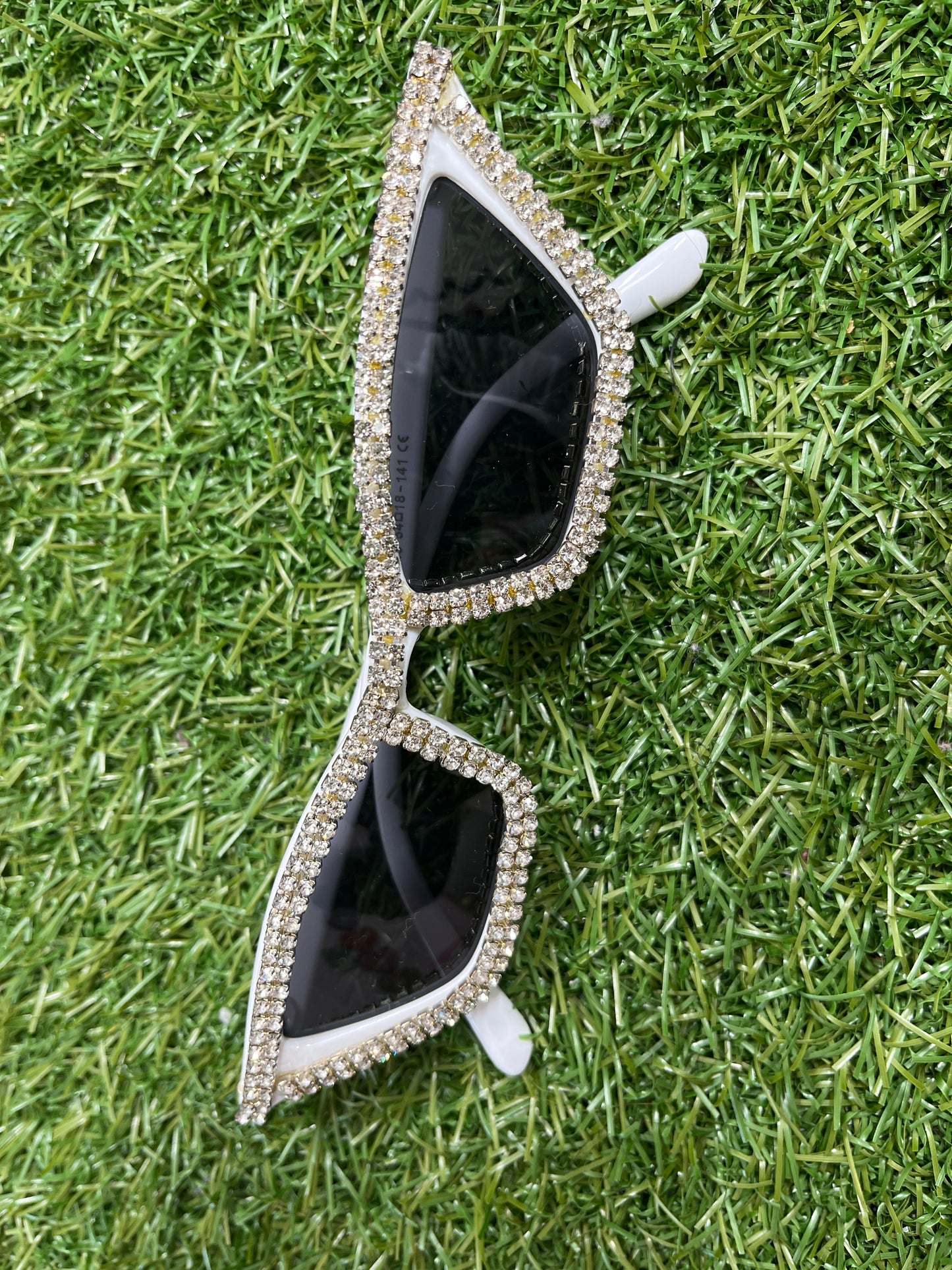 “Cat-Eye” Bedazzled Sunnies