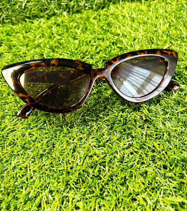 Cat-Eye Solid Sunnies